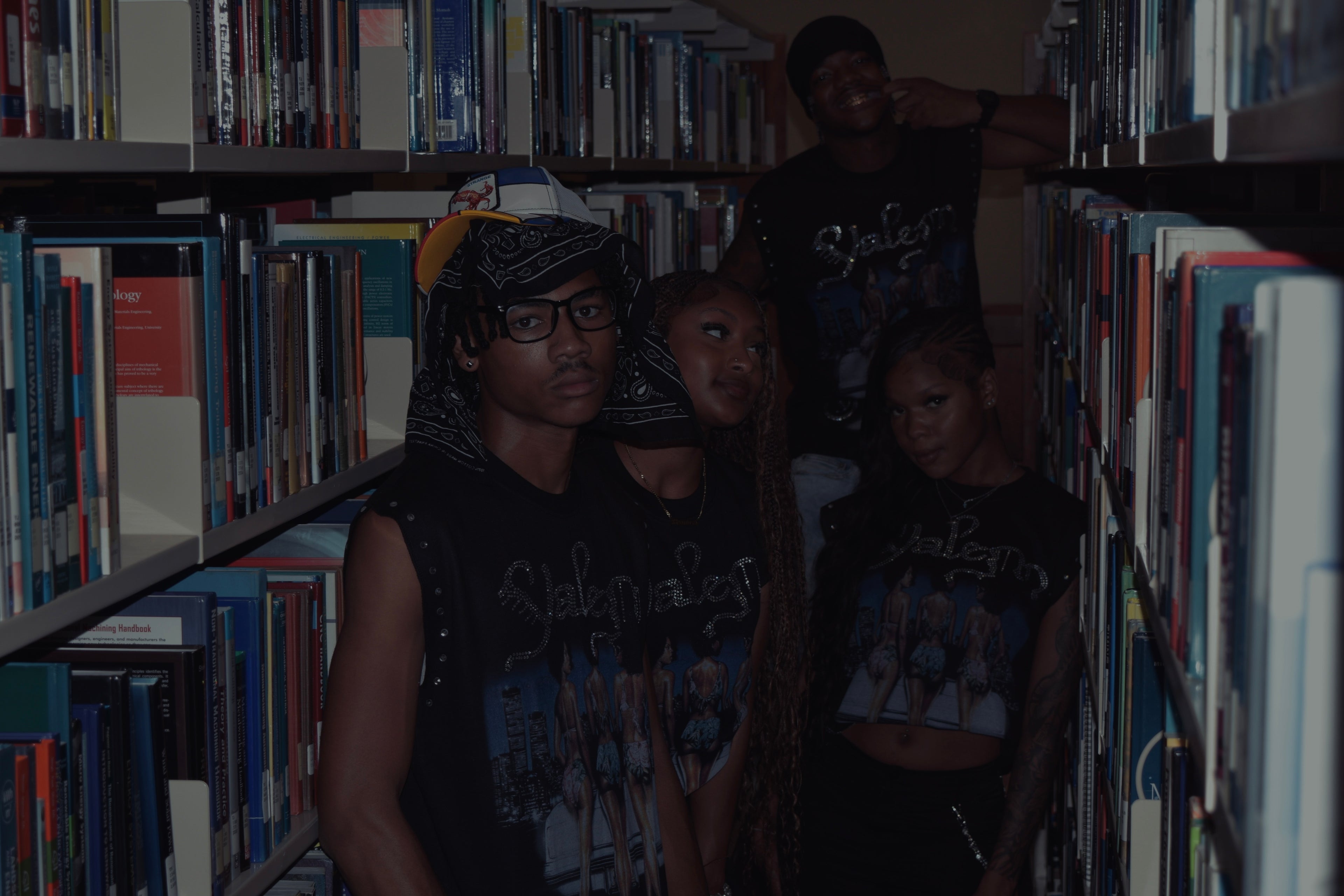 YALEM SLEEEVLESS T SHIRT